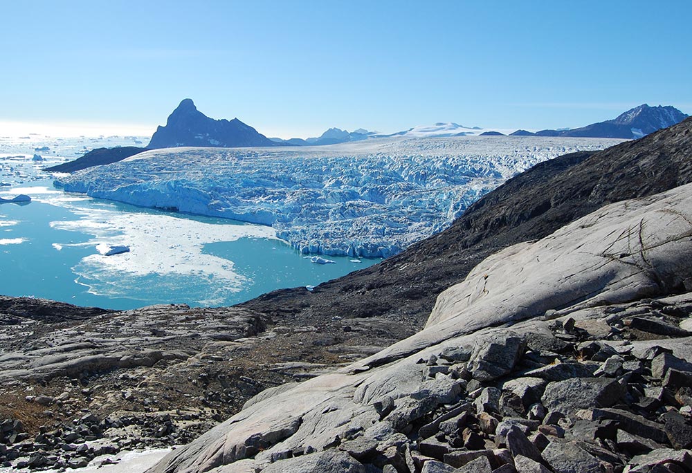 SAMS UHI scientists revealed how giant waves below the surface of the Atlantic Ocean are contributing to the melt rate of the Greenland ice sheet.